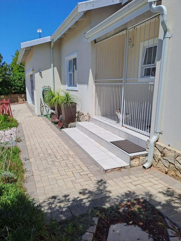 3 Bedroom Property for Sale in Stilbaai Wes Western Cape